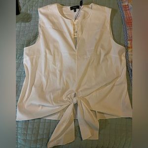 **New with tags** Sleeveless Theory white shirt with tags on.